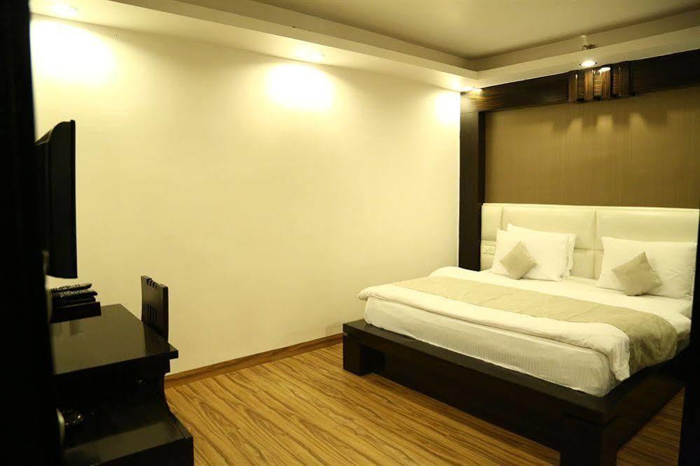Hotel Elegance New Delhi Luaran gambar