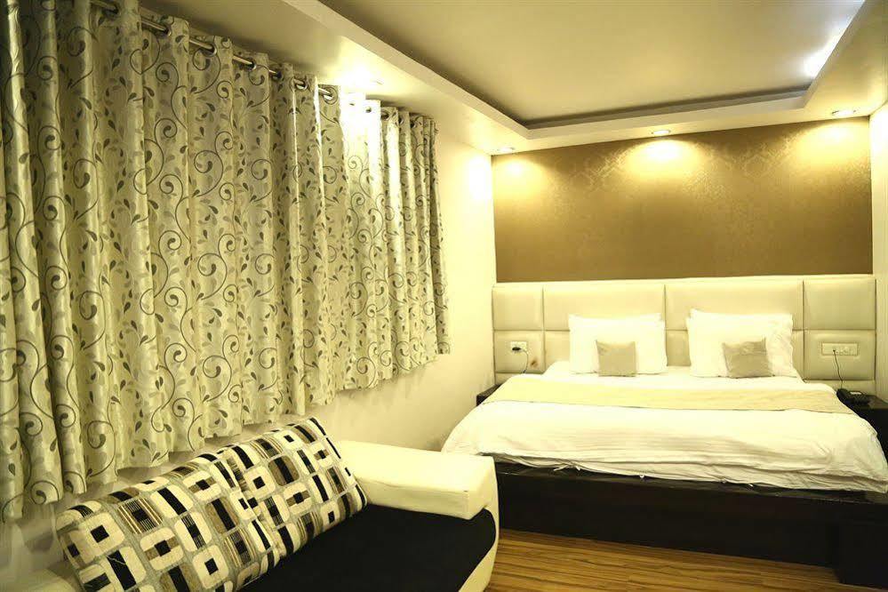 Hotel Elegance New Delhi Luaran gambar